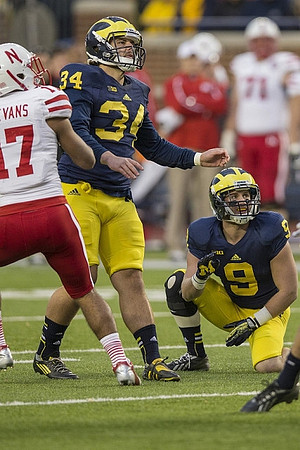 Brendan Gibbons (34) and Drew Dileo (9)