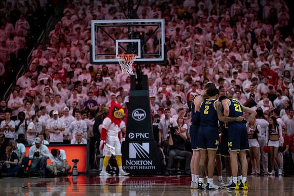 Jon Teske (15), Isaiah Livers (2), and Franz Wagner (21)