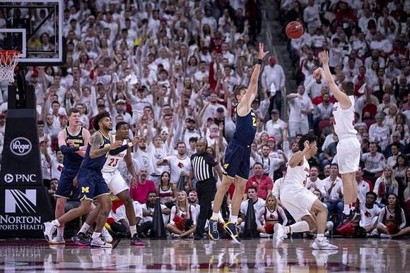 Jon Teske (15), Isaiah Livers (2), and Franz Wagner (21)