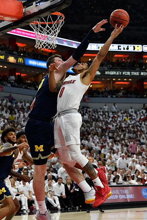 Isaiah Livers (2) and Jon Teske (15)
