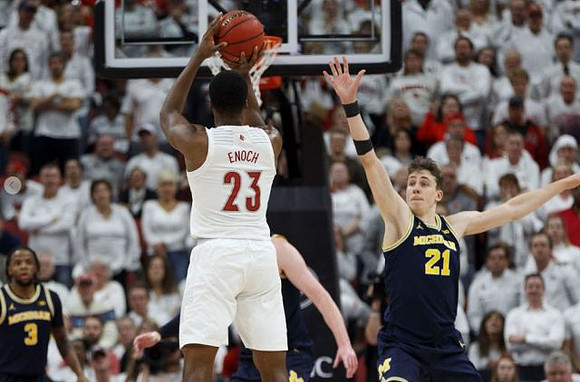 Zavier Simpson (3) and Franz Wagner (21)