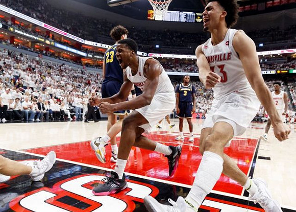 Brandon Johns Jr. (23) and Zavier Simpson (3)