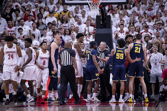 Colin Castleton (11), Zavier Simpson (3), Eli Brooks (55), Isaiah Livers (2), and Franz Wagner (21)