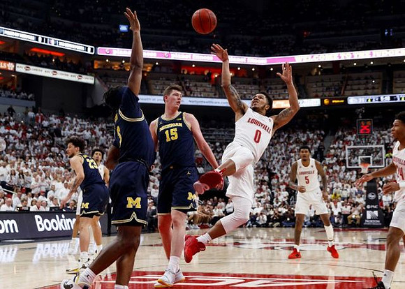 Brandon Johns Jr. (23), Zavier Simpson (3), and Jon Teske (15)
