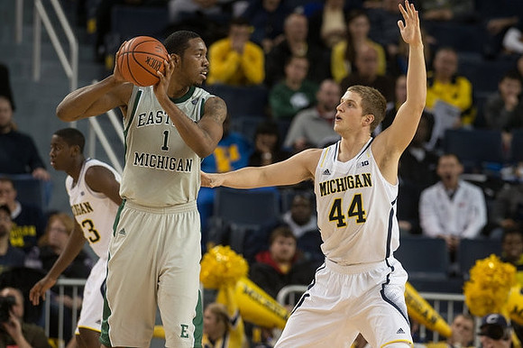 Caris LeVert (23) and Max Bielfeldt (44)