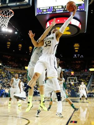 Jordan Morgan (52) and Nik Stauskas (11)