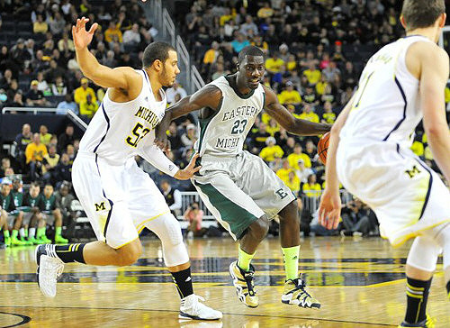 Jordan Morgan (52) and Nik Stauskas (11)