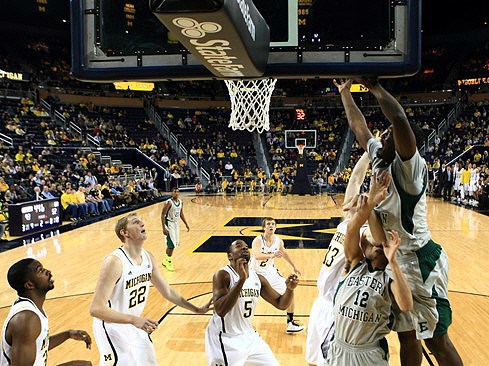 Corey Person (32), Blake McLimans (22), Eso Akunne (5), Spike Albrecht (2), and Matt Vogrich (13)