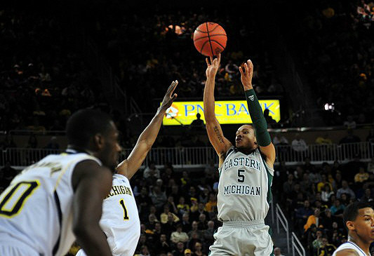 Glenn Robinson III (1) and Tim Hardaway Jr. (10)