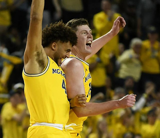 Isaiah Livers (4) and Jon Teske (15)