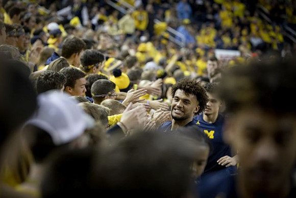 Isaiah Livers (4)