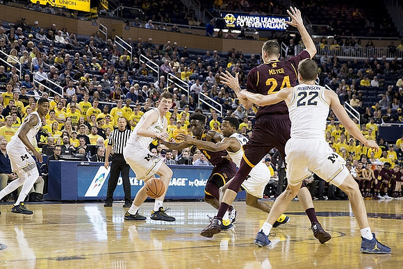 Charles Matthews (1), Jon Teske (15), Zavier Simpson (3), and Duncan Robinson (22)