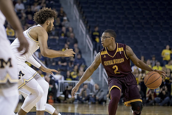 Isaiah Livers (4)