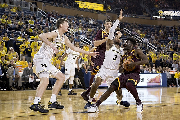 Jon Teske (15), Muhammad-Ali Abdur-Rahkman (12), and Zavier Simpson (3)