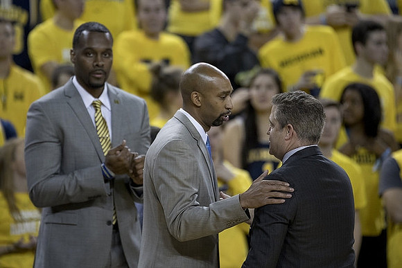 Deandre Haynes, Saddi Washington, and Central Michigan Head Coach Keno Davis