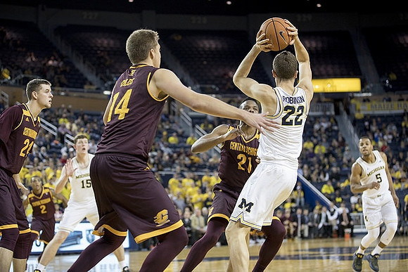 Jon Teske (15), Duncan Robinson (22), and Jaaron Simmons (5)