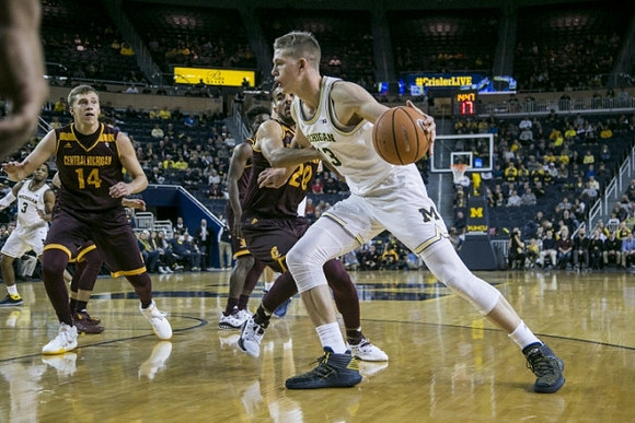 Zavier Simpson (3) and Moritz Wagner (13)