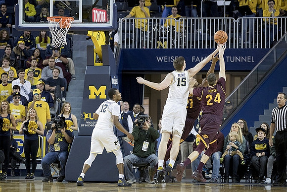Muhammad-Ali Abdur-Rahkman (12) and Jon Teske (15)