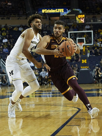 Isaiah Livers (4)
