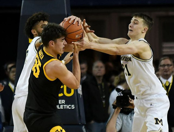 Isaiah Livers (2) and Franz Wagner (21)