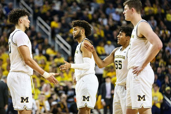 Brandon Johns Jr. (23), Isaiah Livers (2), Eli Brooks (55), and Jon Teske (15)