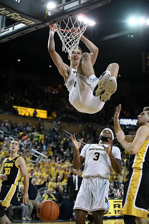 Franz Wagner (21) and Zavier Simpson (3)