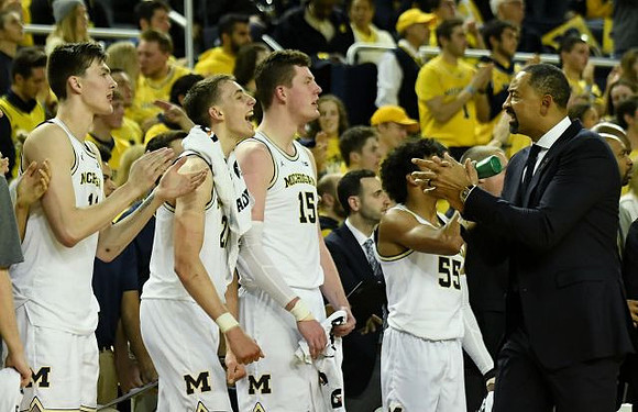 Colin Castleton (11), Franz Wagner (21), Jon Teske (15), Eli Brooks (55), and Juwan Howard