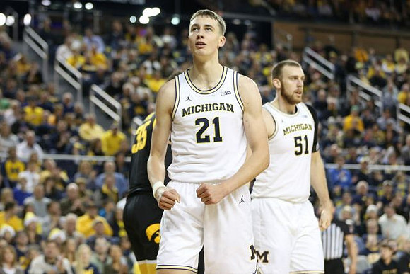 Franz Wagner (21) and Austin Davis (51)