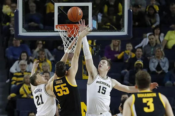 Franz Wagner (21) and Jon Teske (15)