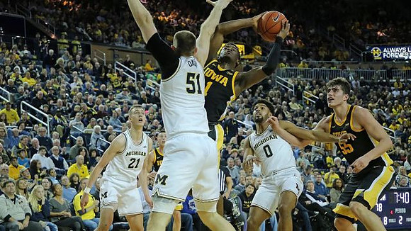 Franz Wagner (21), Austin Davis (51), and David DeJulius (0)
