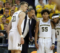 Franz Wagner (21), Juwan Howard, Eli Brooks (55), and Zavier Simpson (3)
