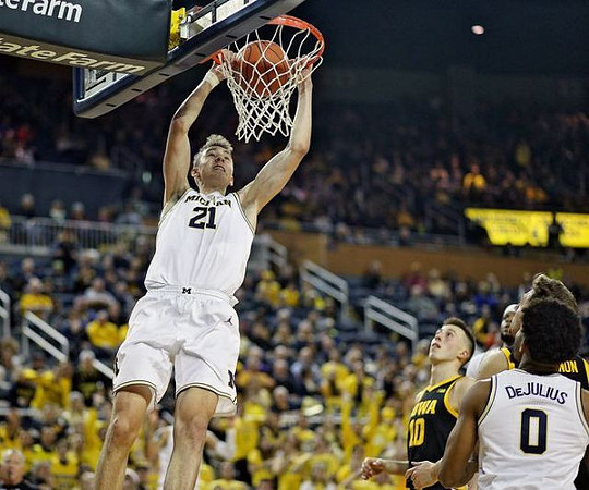 Franz Wagner (21) and David DeJulius (0)