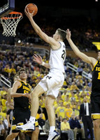 Franz Wagner (21) and Colin Castleton (11)
