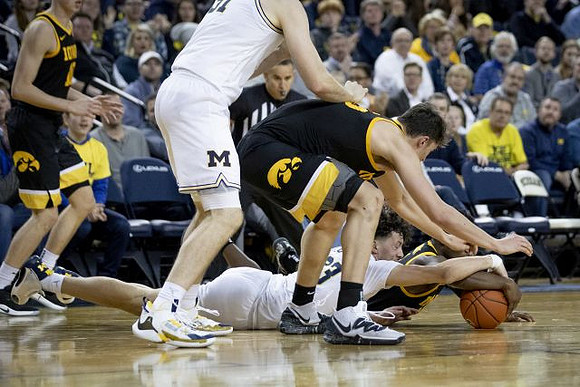 Franz Wagner (21) and Brandon Johns Jr. (23)