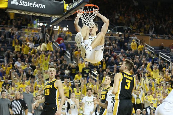 Franz Wagner (21) and Zavier Simpson (3)