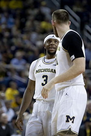 Zavier Simpson (3) and Austin Davis (51)