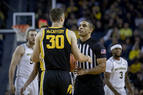 Austin Davis (51) and Zavier Simpson (3)