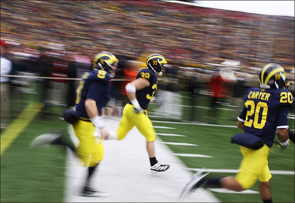 Alex Swieca (8), Jordan Kovacs (32), and Tamani Carter (20)