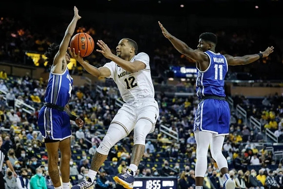 DeVante' Jones (12)