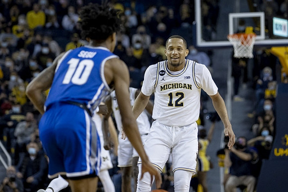 DeVante' Jones (12)