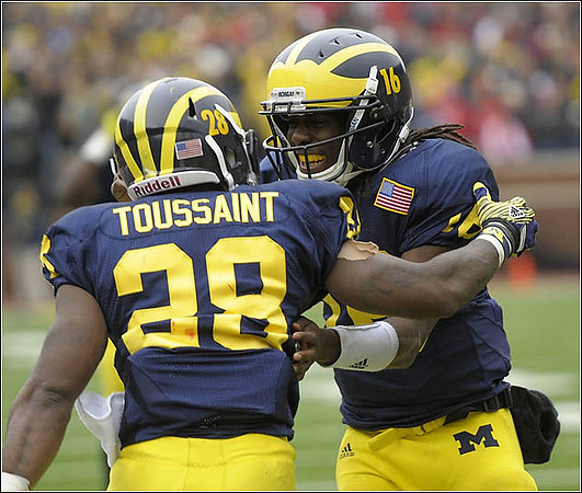 Fitzgerald Toussaint (28) and Denard Robinson (16)