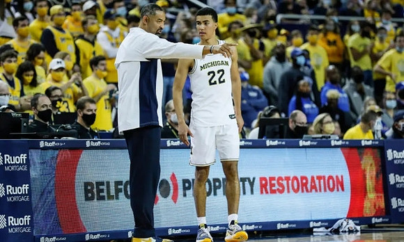 Juwan Howard and Caleb Houstan (22)