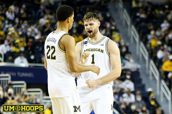 Caleb Houstan (22) and Hunter Dickinson (1)