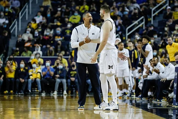 Juwan Howard and Hunter Dickinson (1)