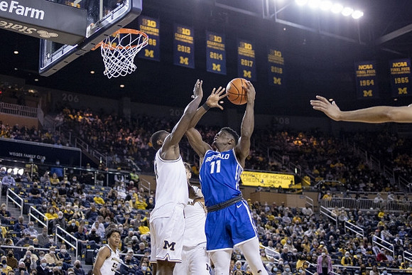 Moussa Diabate (14) and Eli Brooks (55)