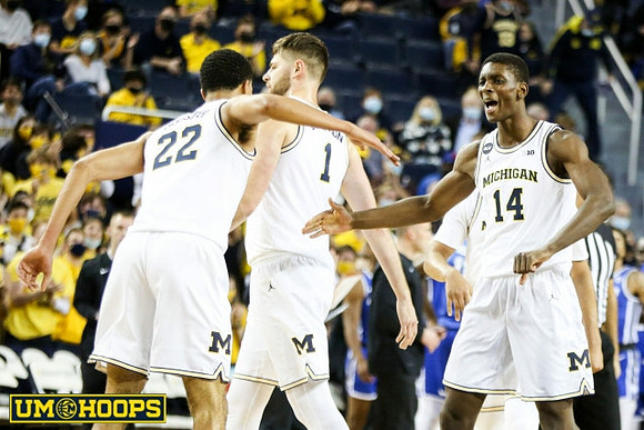 Caleb Houstan (22), Hunter Dickinson (1), and Moussa Diabate (14)