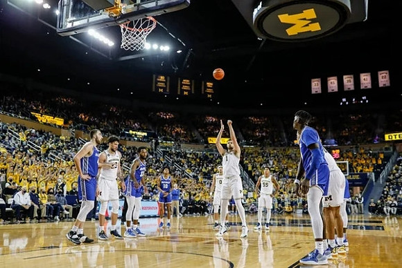 Brandon Johns Jr. (23), Hunter Dickinson (1), Adrien Nunez (0), and Eli Brooks (55)