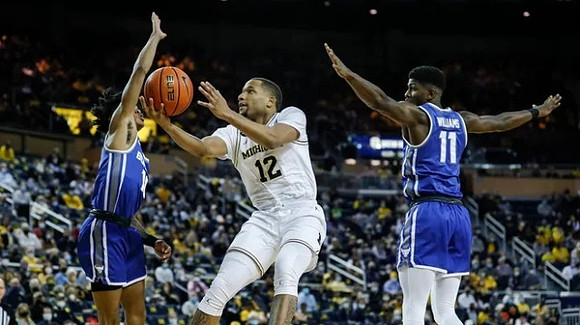 DeVante' Jones (12)