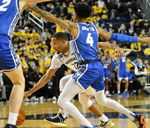 DeVante' Jones (12)
