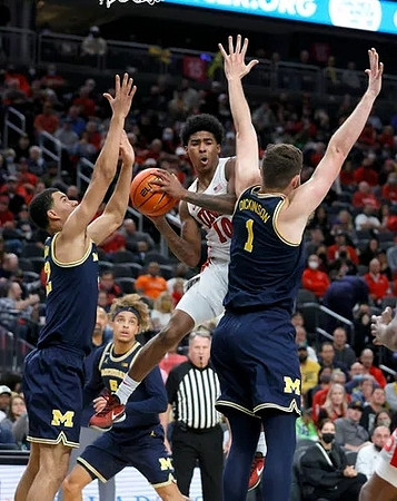 Caleb Houstan (22), Terrance Williams II (5), and Hunter Dickinson (1)